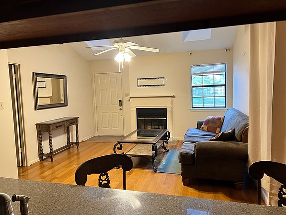 3rd image of 3636 Greenacres Dr #20