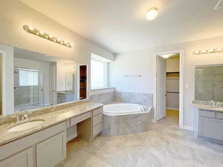 440 Round Lake Dr — Photo 13
