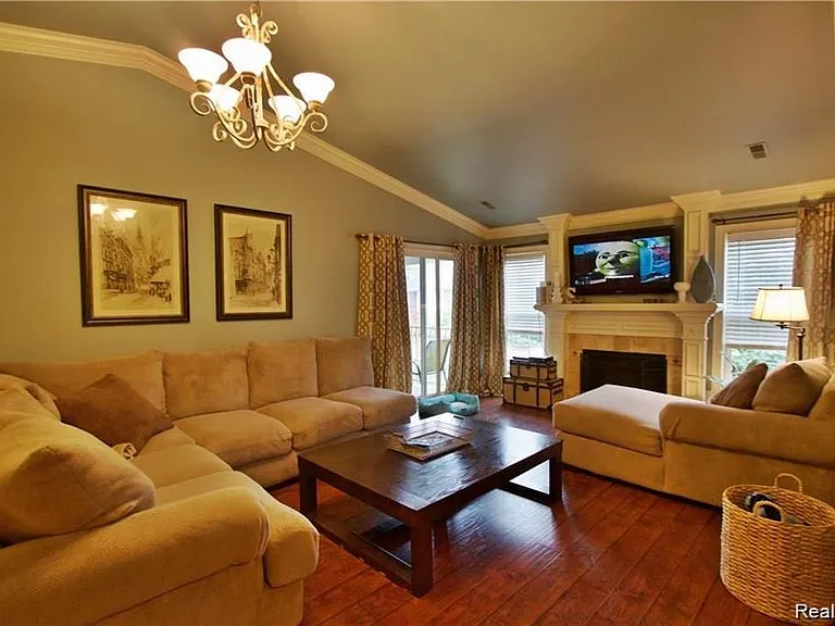 5445 Pine Aires Dr #124 — Photo 3