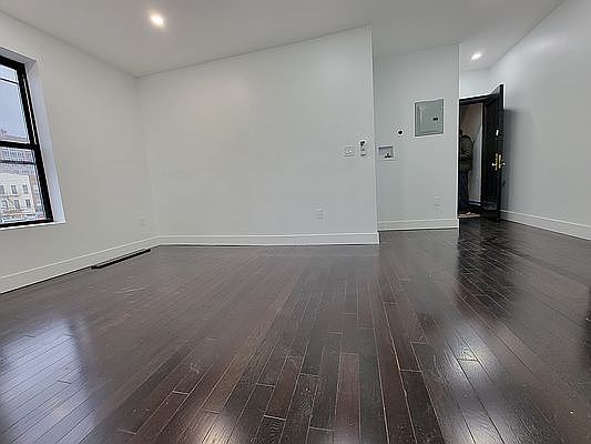 2nd image of 392 Linden St #2RR