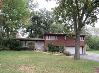 6533 Woodlane Dr, Merrillville, IN 46410