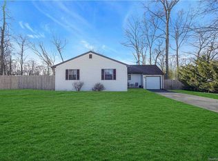 82 Woodland Dr, Mastic Beach, NY 11951