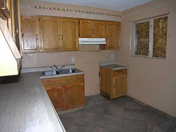 Kitchen has newer cabinets