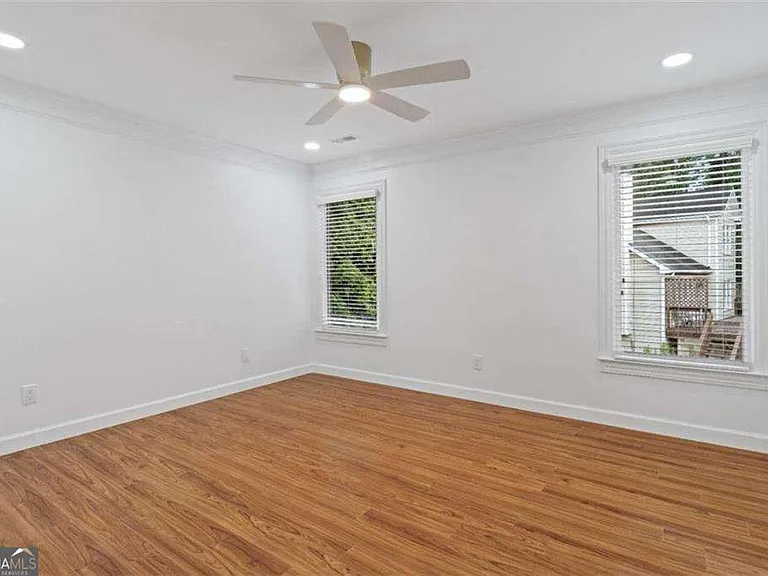 1711 Summit Glen Ln NE — Photo 41