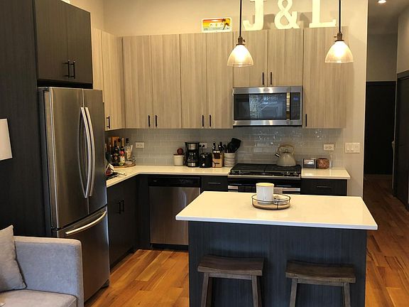 2nd image of 1044 W Newport Ave APT 1D