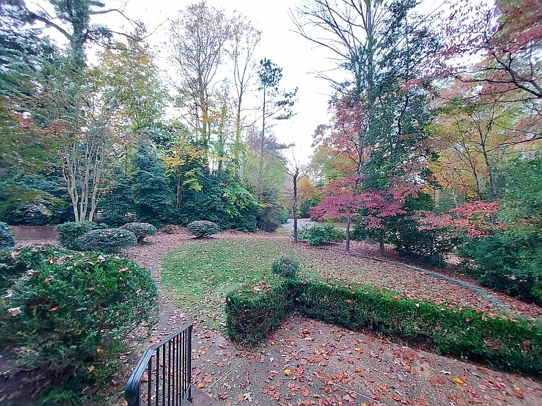 125 Woodmere Ct — Photo 40