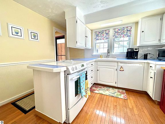 5th image of 432 N Brownson Ave