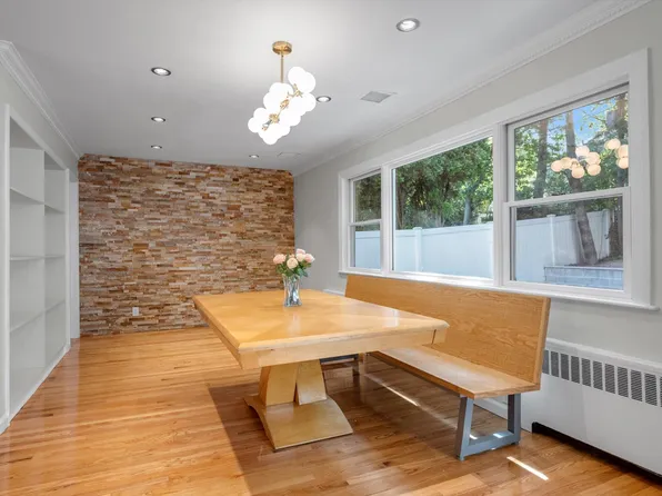 219-44 Peck Avenue image 5 of 32