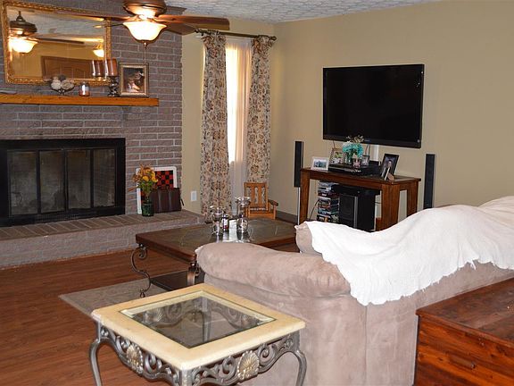 5th image of 3942 Glen Oaks Dr