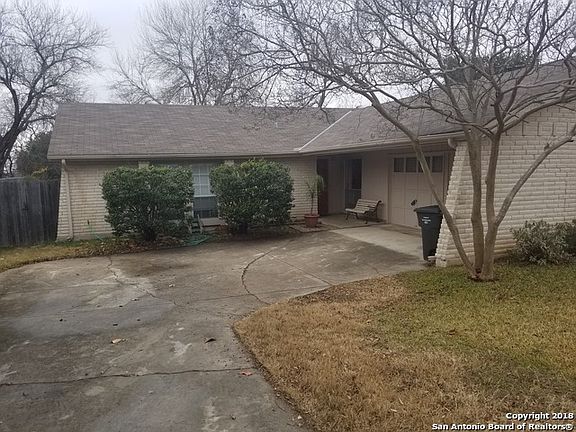 2nd image of 2711 Lakemist St