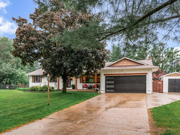 2646 Greenmeadow Ct, Stillwater, MN 55082