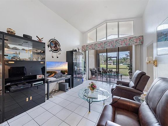 3rd image of 121 Sabal Lake DR