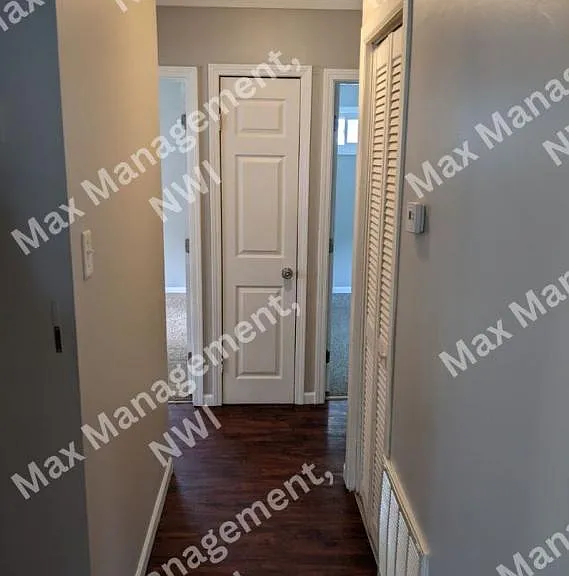 3225 Kenwood St — Photo 4