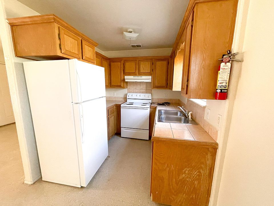 2nd image of 405 E Sam Houston Blvd APT 1