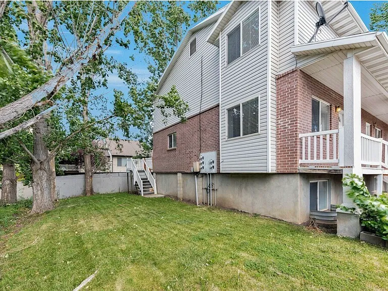 296 W Pages Ln — Photo 2