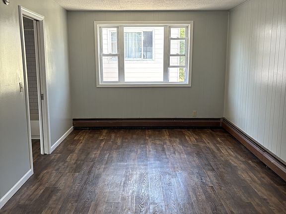 3rd image of 941 Tonawanda St #16160074