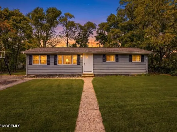32 Goldweber Avenue, Jackson, NJ 08527