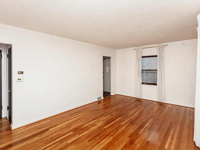 1829 Locust St — Photo 4