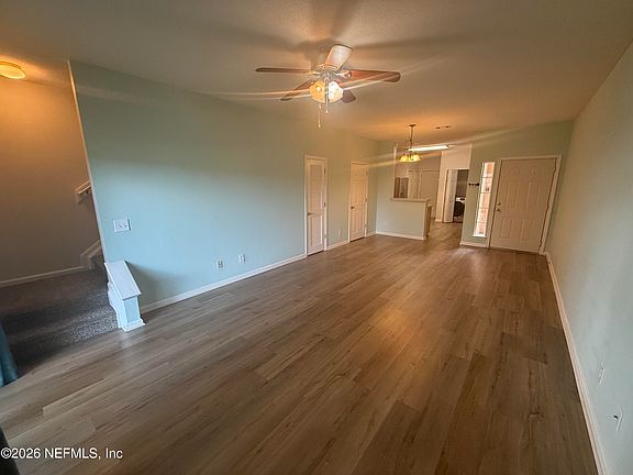 5th image of 521 SCRUB JAY Drive