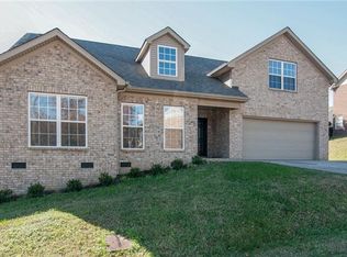 18 Twin Oaks Dr, Nashville, TN 37211
