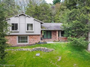 6133 Sundance Trl, Brighton, MI 48116