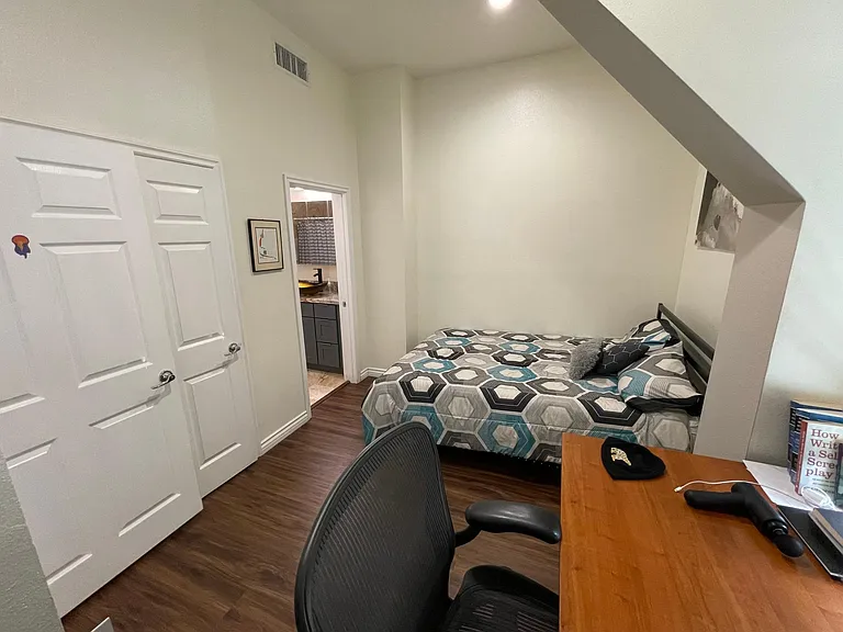 4730 Mission Bay Dr #F — Photo 7
