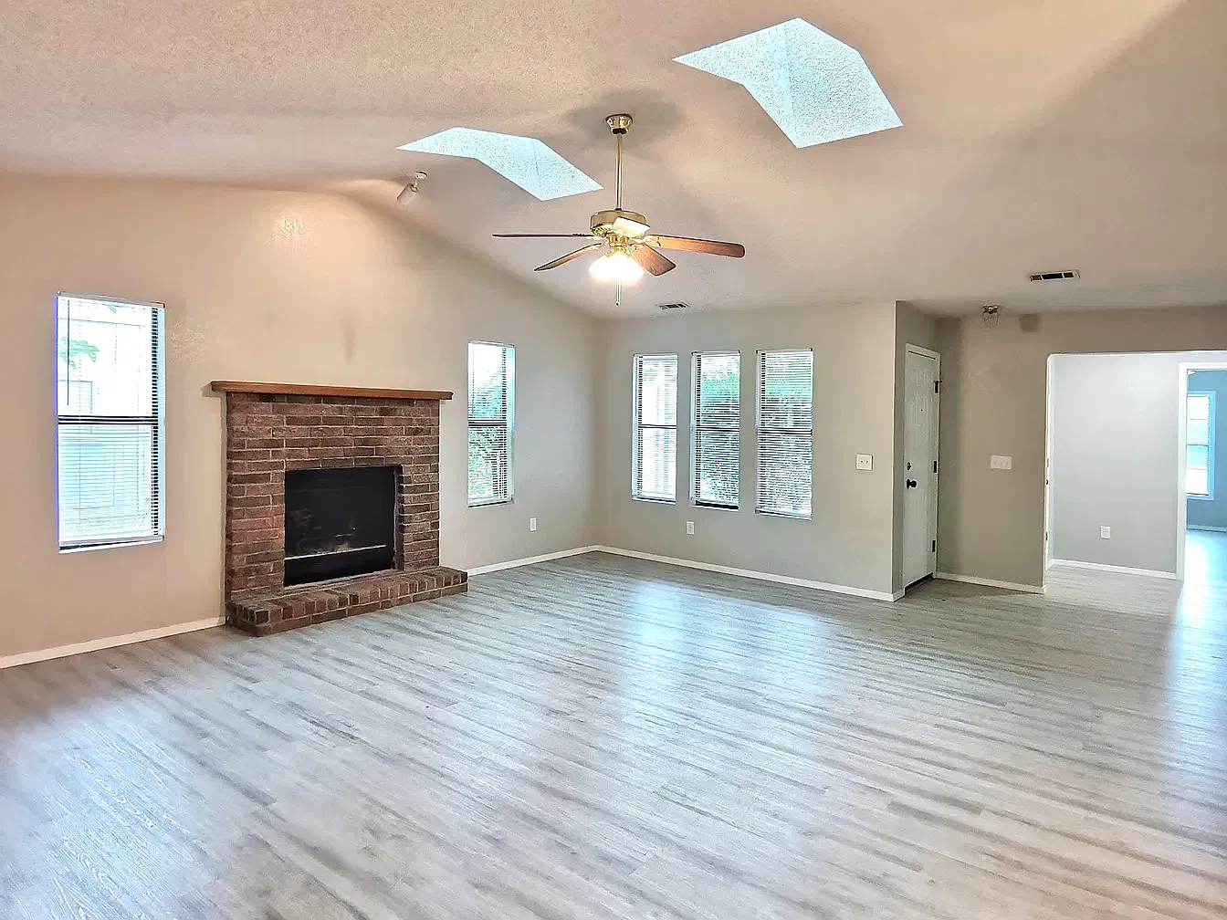 4 bed, 1730 sqft, $1,690 — Photo 4