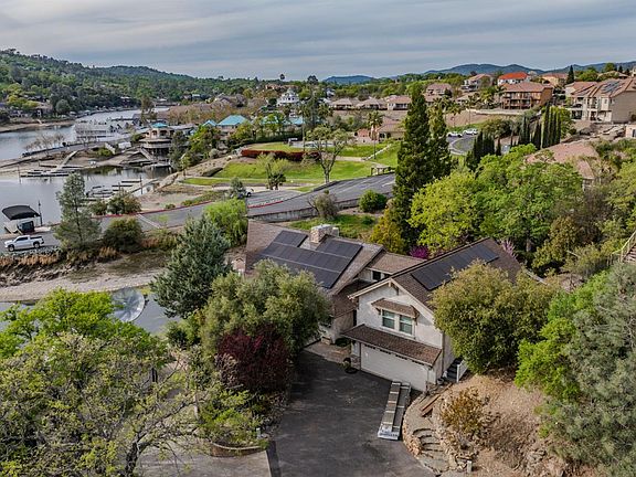 3rd image of 450 Lakeview Rd