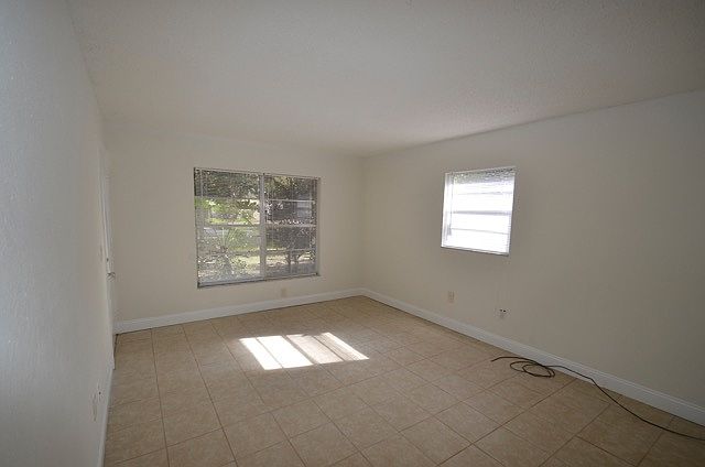 1st image of 2528 Poinsetta Ave