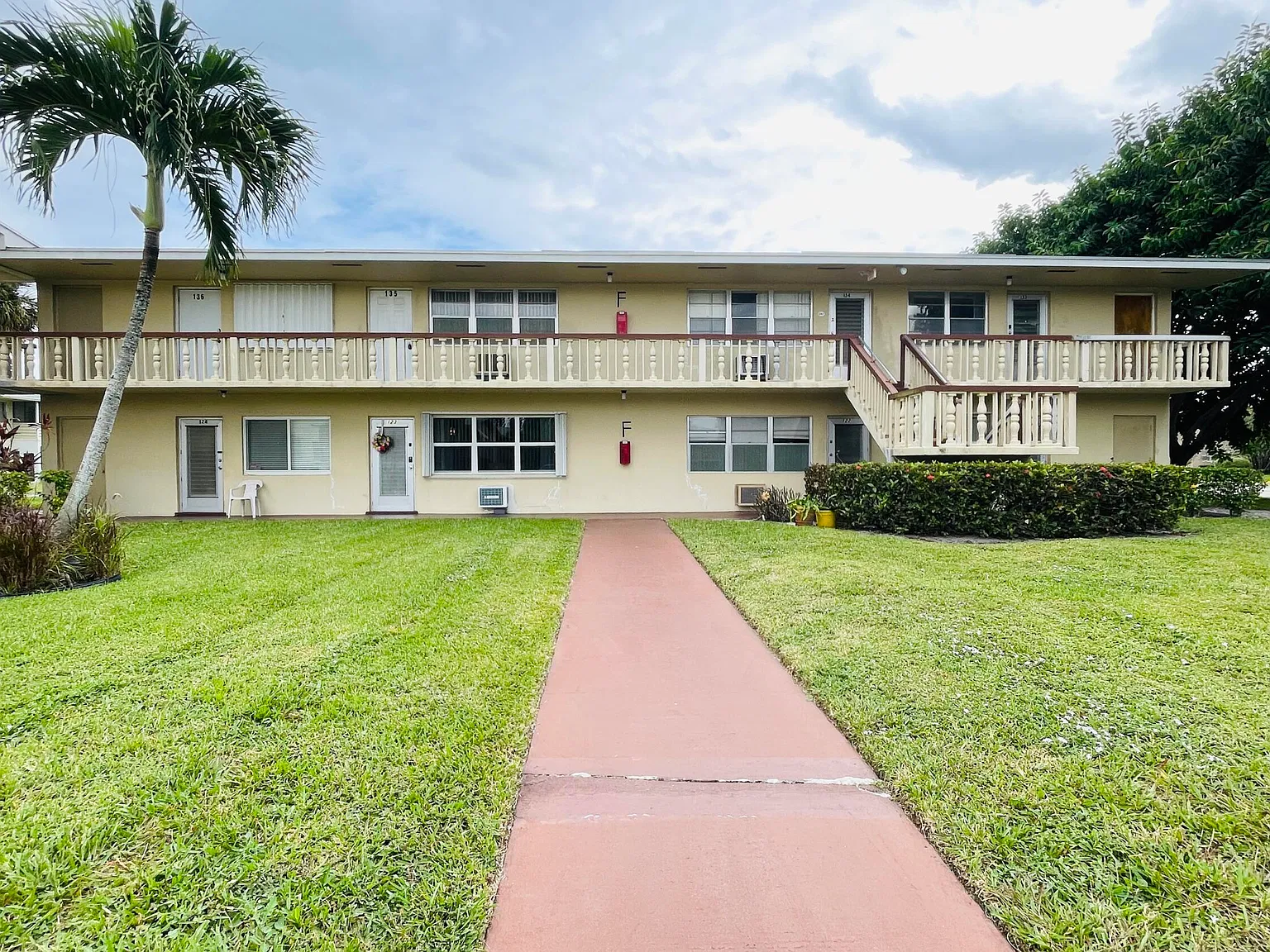 2 bed, 1.0 bath, 798 sqft, $1,400 — Photo 1