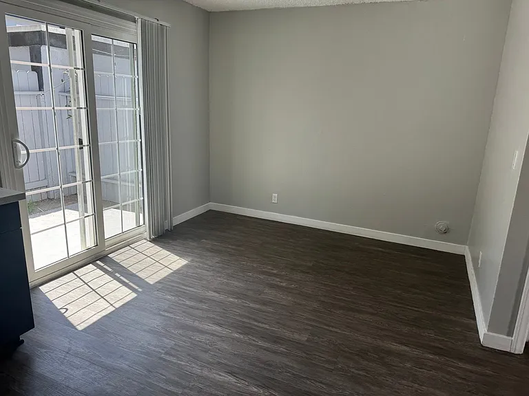 Villa Del Sol Apartments — Photo 145