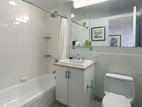 4th image of 33 W End Ave APT 7D
