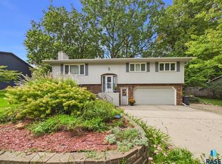 4301 S Teakwood Ave, Sioux Falls, SD 57103