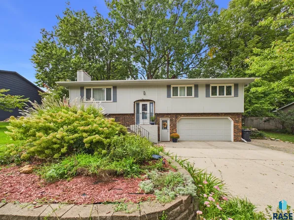 4301 S Teakwood Ave, Sioux Falls, SD 57103