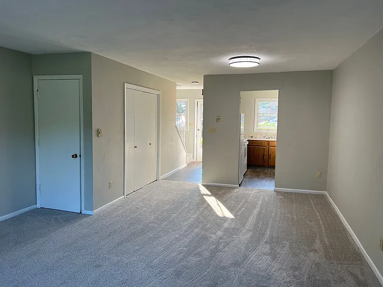 Slate Creek Apartments & Townhomes — Photo 36