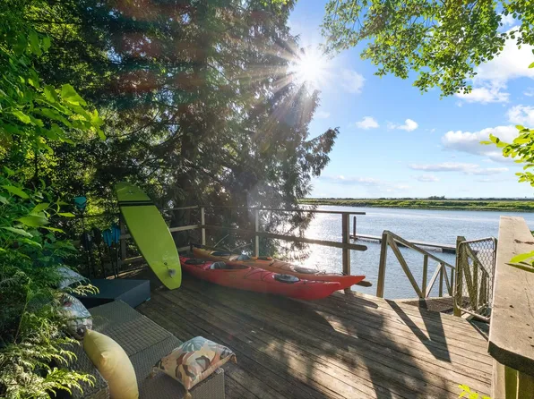 13419 Crescent Rd, Surrey, BC V4P 1J5