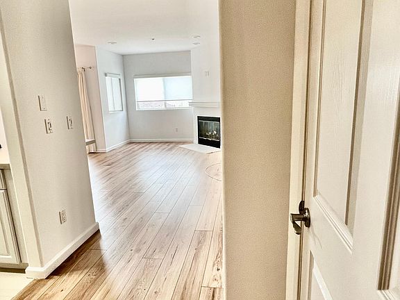 3rd image of 937 12th St APT 307