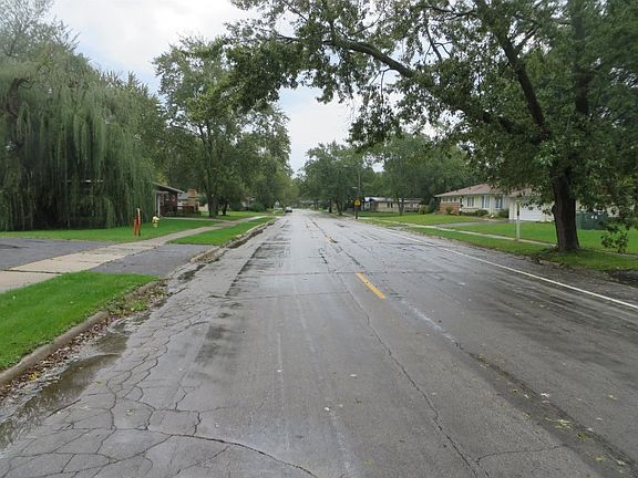 5th image of 469 Shabbona Dr