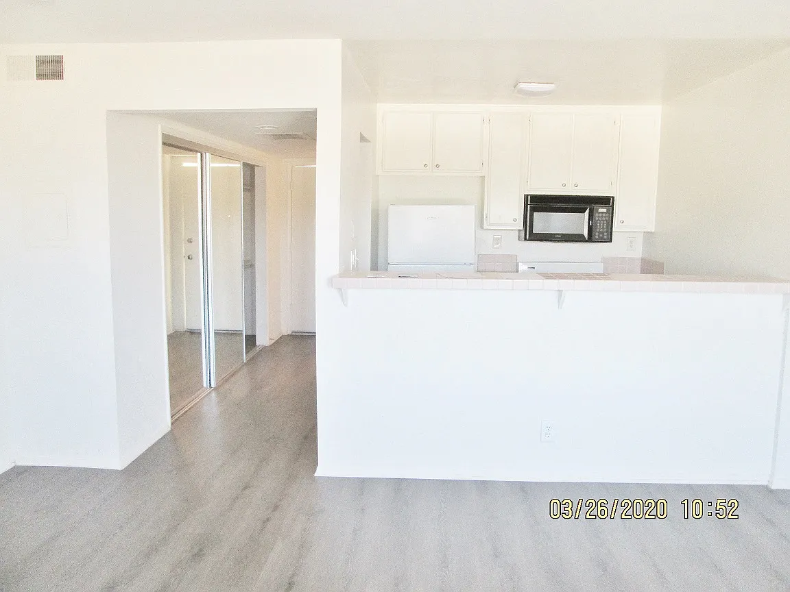 Lido Apartments - 5105 Inglewood Blvd — Photo 4