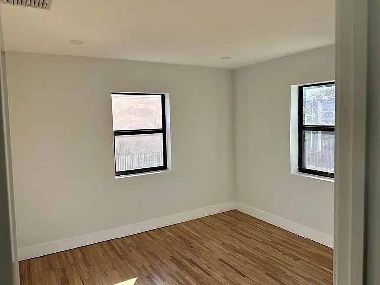 170 W 58th St — Photo 15