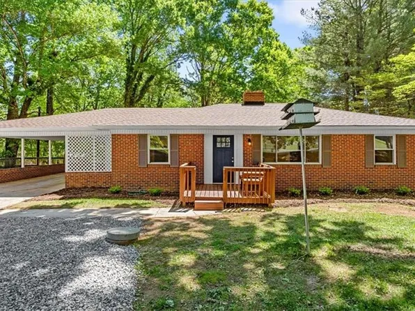 5725 Stanleyville Dr, Winston Salem, NC 27105