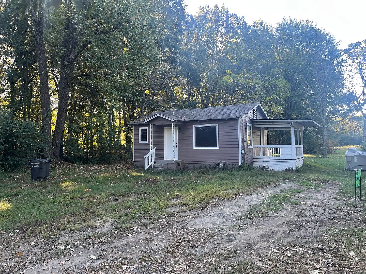 cute little 1 bed 1 bath home — Photo 1