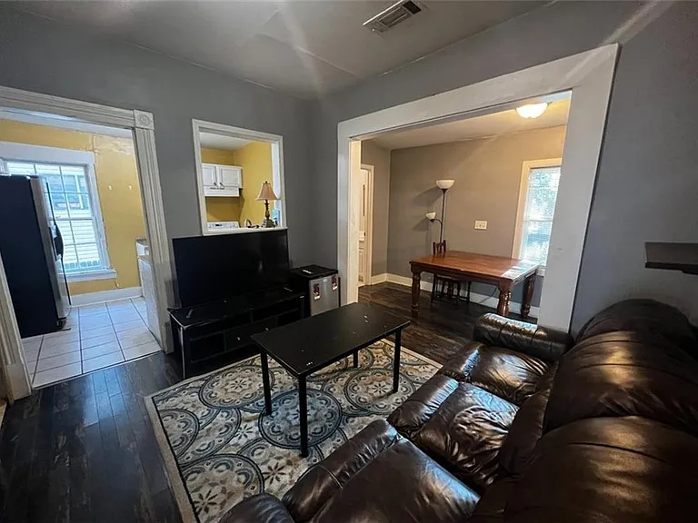 1059 Hampton St NW — Photo 12