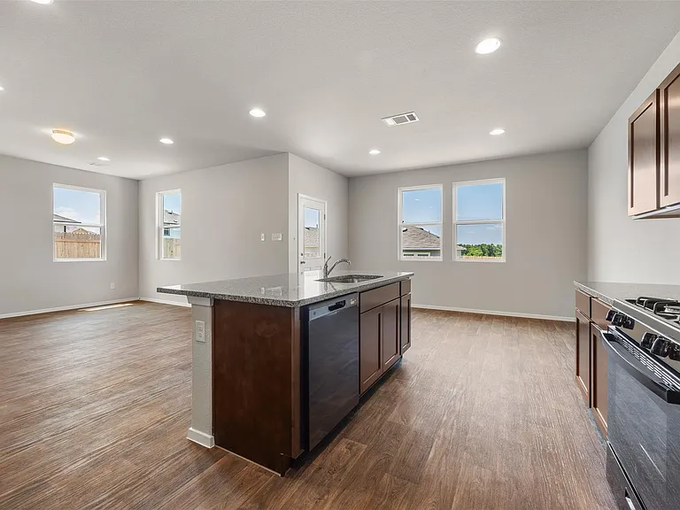 187 Haywood Mnr — Photo 6