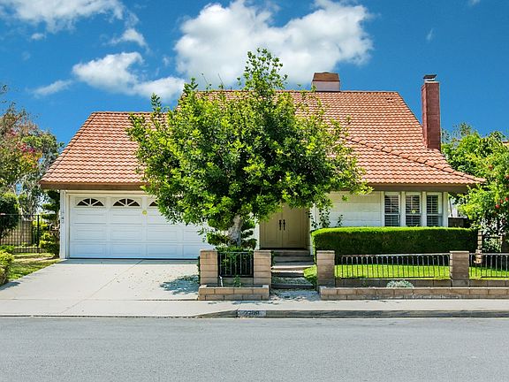 2nd image of 2709 Elena Ave