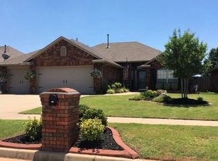 540 E Forest Ln, Mustang, OK 73064