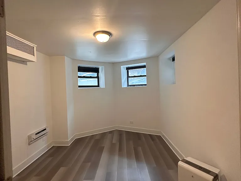 450 W Saint James Pl #G — Photo 4
