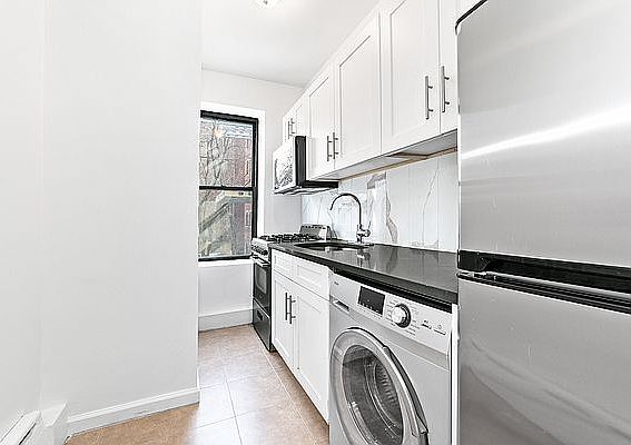 4th image of 215 E 117th St APT 7