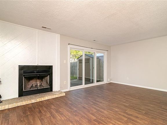 4th image of 3724 Chimney Creek Dr