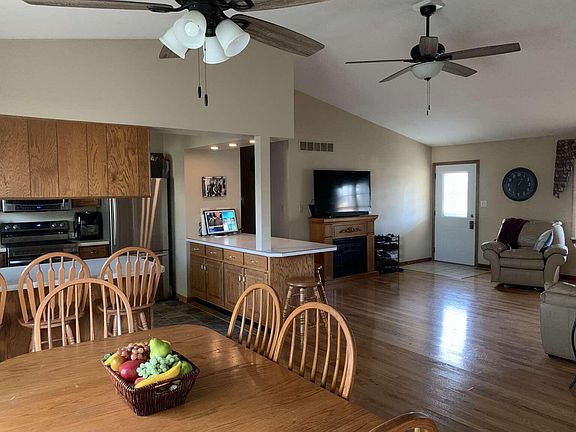 3rd image of 920 Primrose Dr